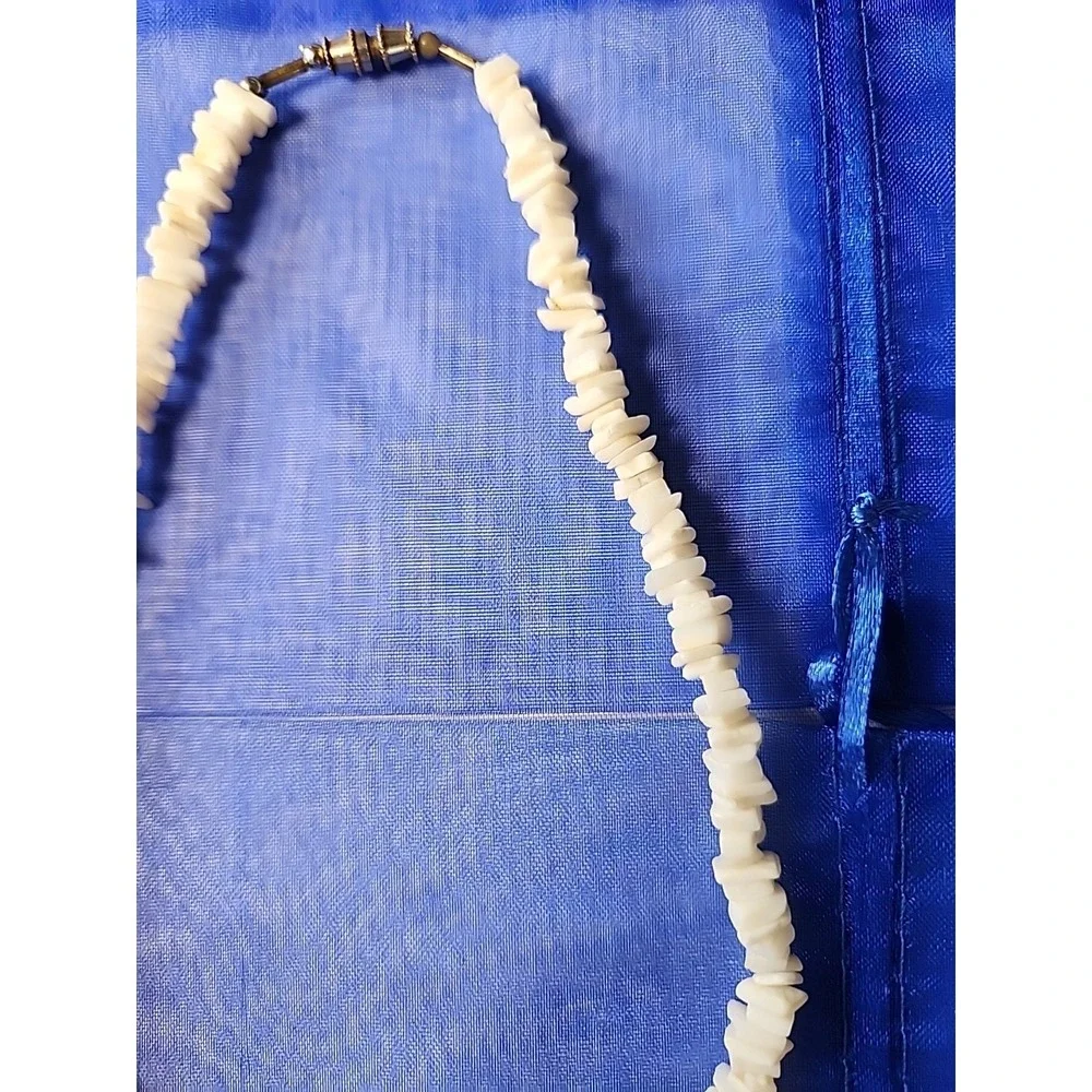 Vintage Hawaiian White Puka Shells Seashell Necklace 16
